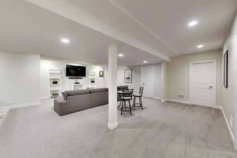 $1,650,000 | 2403 Old Glenview Road, Wilmette, IL 60091