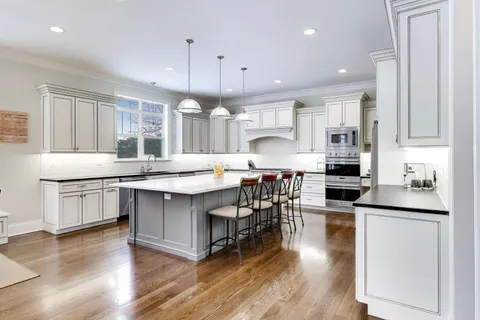 $1,650,000 | 2403 Old Glenview Road, Wilmette, IL 60091