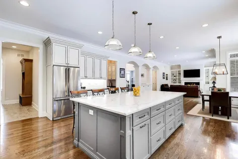 $1,650,000 | 2403 Old Glenview Road, Wilmette, IL 60091