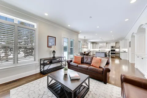 $1,650,000 | 2403 Old Glenview Road, Wilmette, IL 60091