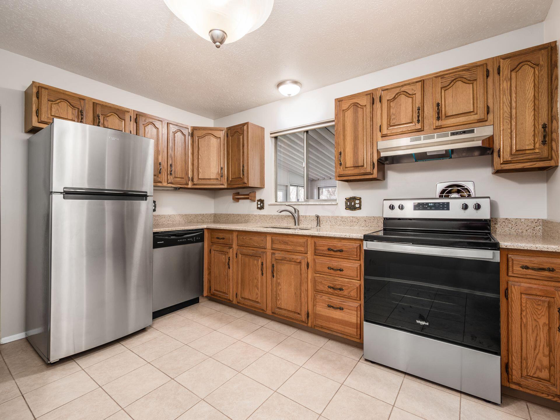 1591 Fall Brook Road Columbus, OH 43223 - Photo 10 of 32 Kitchen