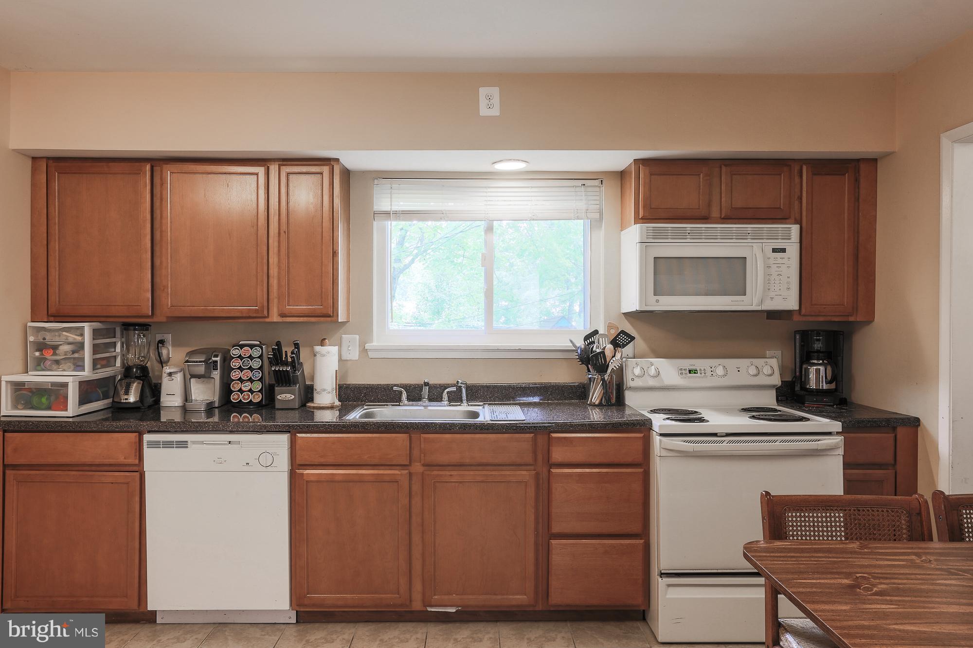 1920 Greengage Road Baltimore, MD 21244 - Photo 12 of 25 Kitchen