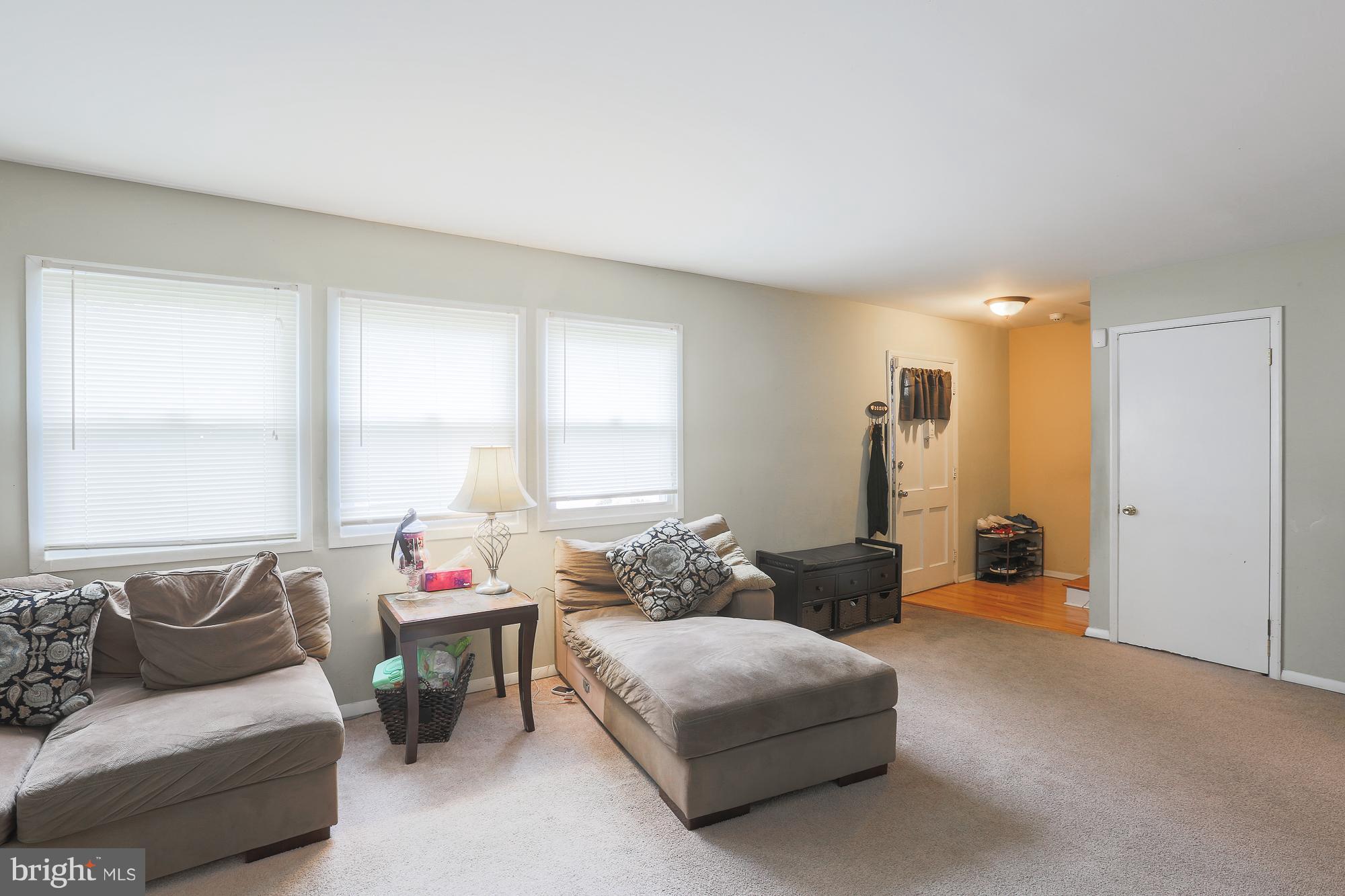 1920 Greengage Road Baltimore, MD 21244 - Photo 5 of 25 Living Room