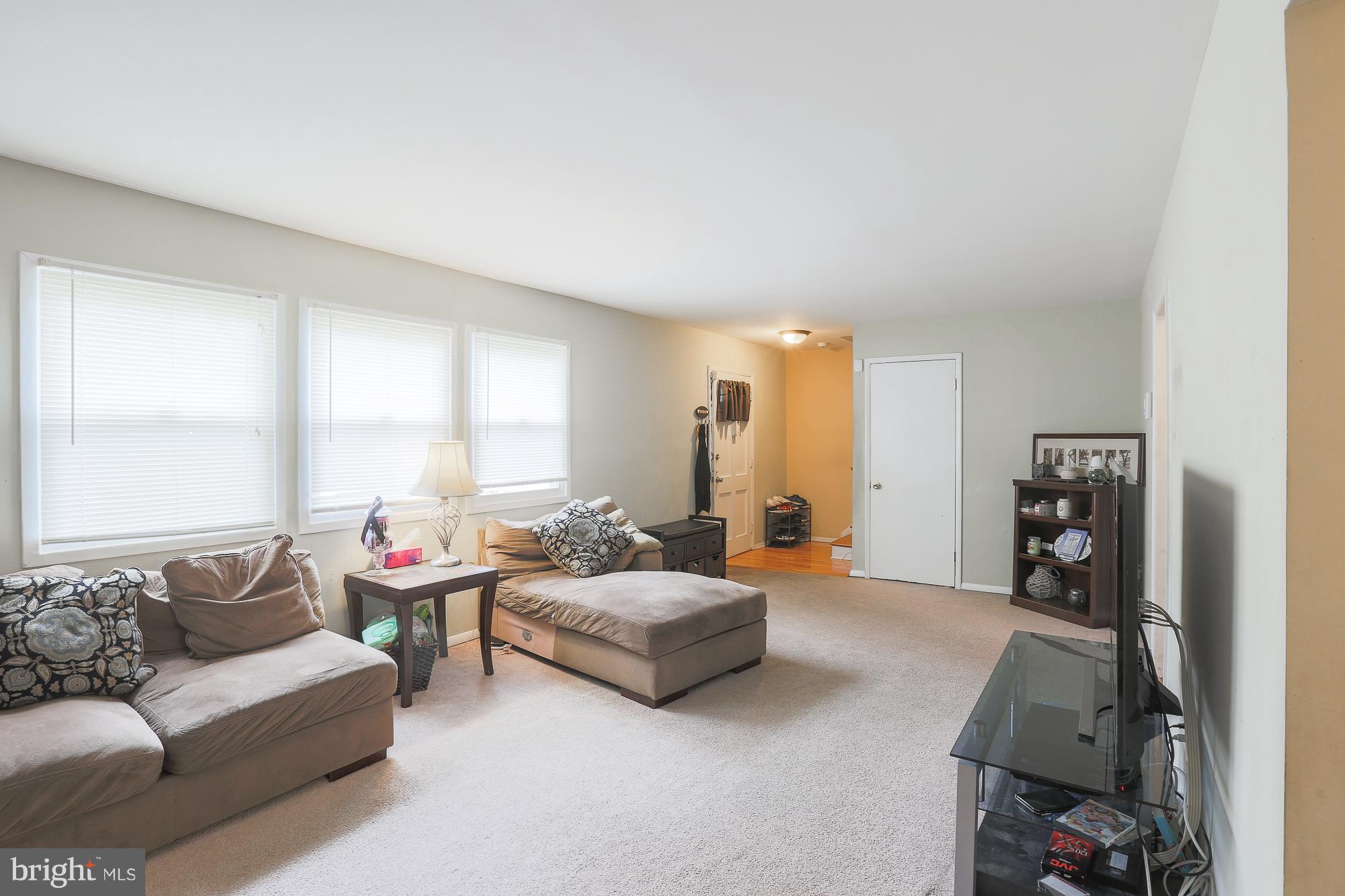 1920 Greengage Road Baltimore, MD 21244 - Photo 7 of 25 Living Room