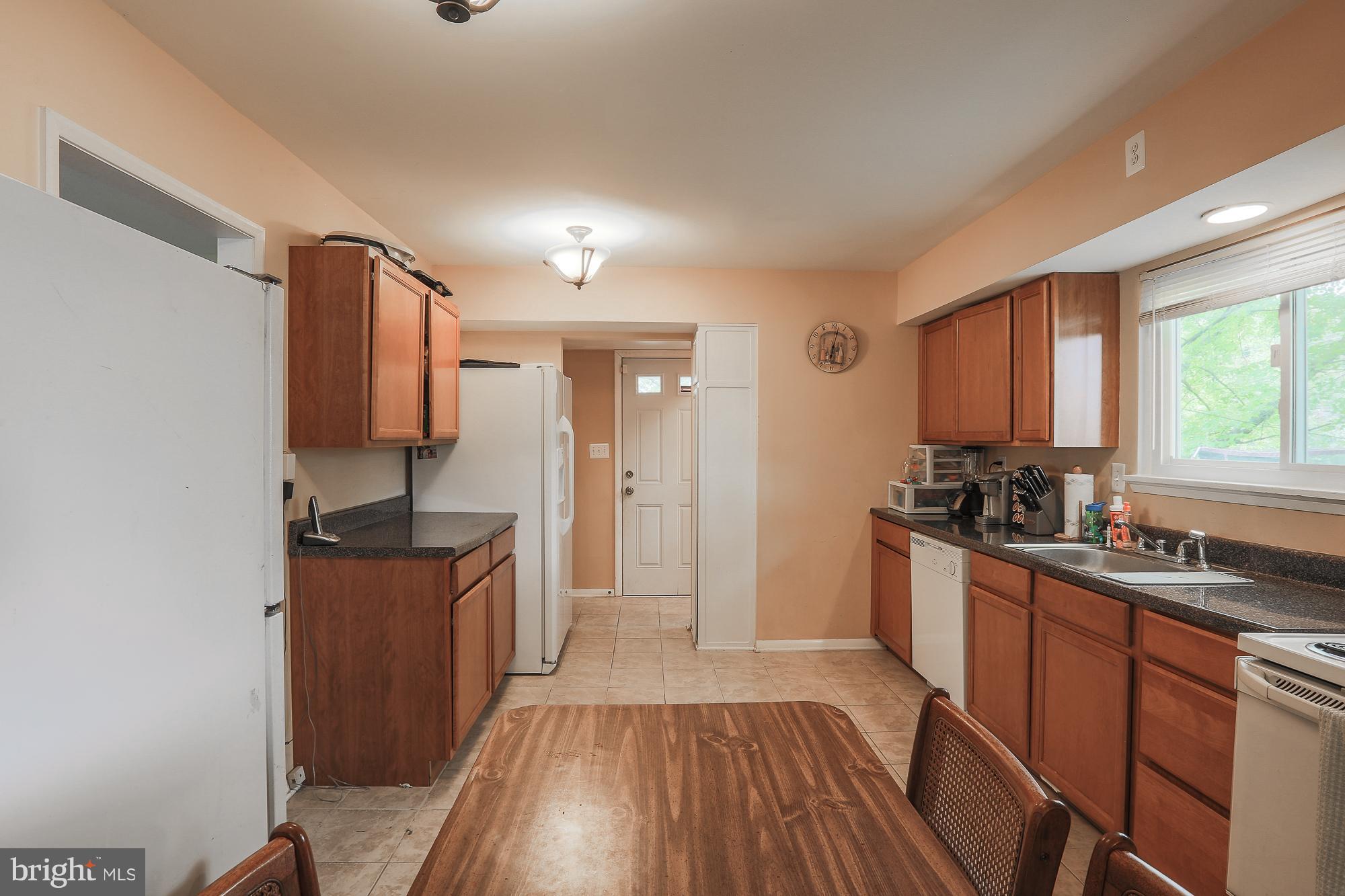 1920 Greengage Road Baltimore, MD 21244 - Photo 10 of 25 Kitchen