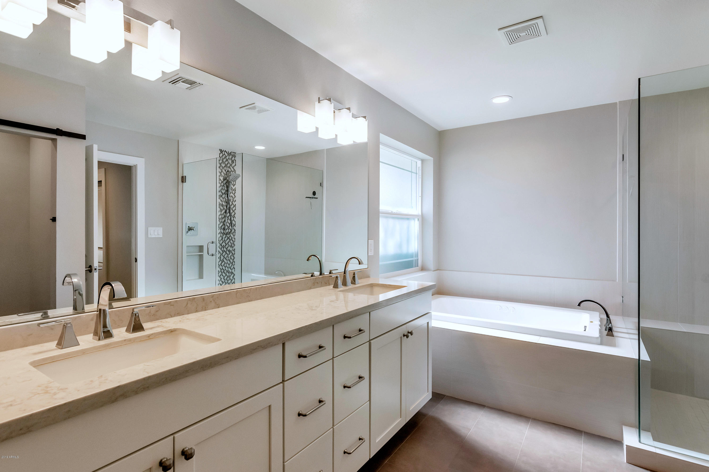 136 West Southern Hills Road Phoenix, AZ 85023 - Photo 16 of 39 Master Bathroom
