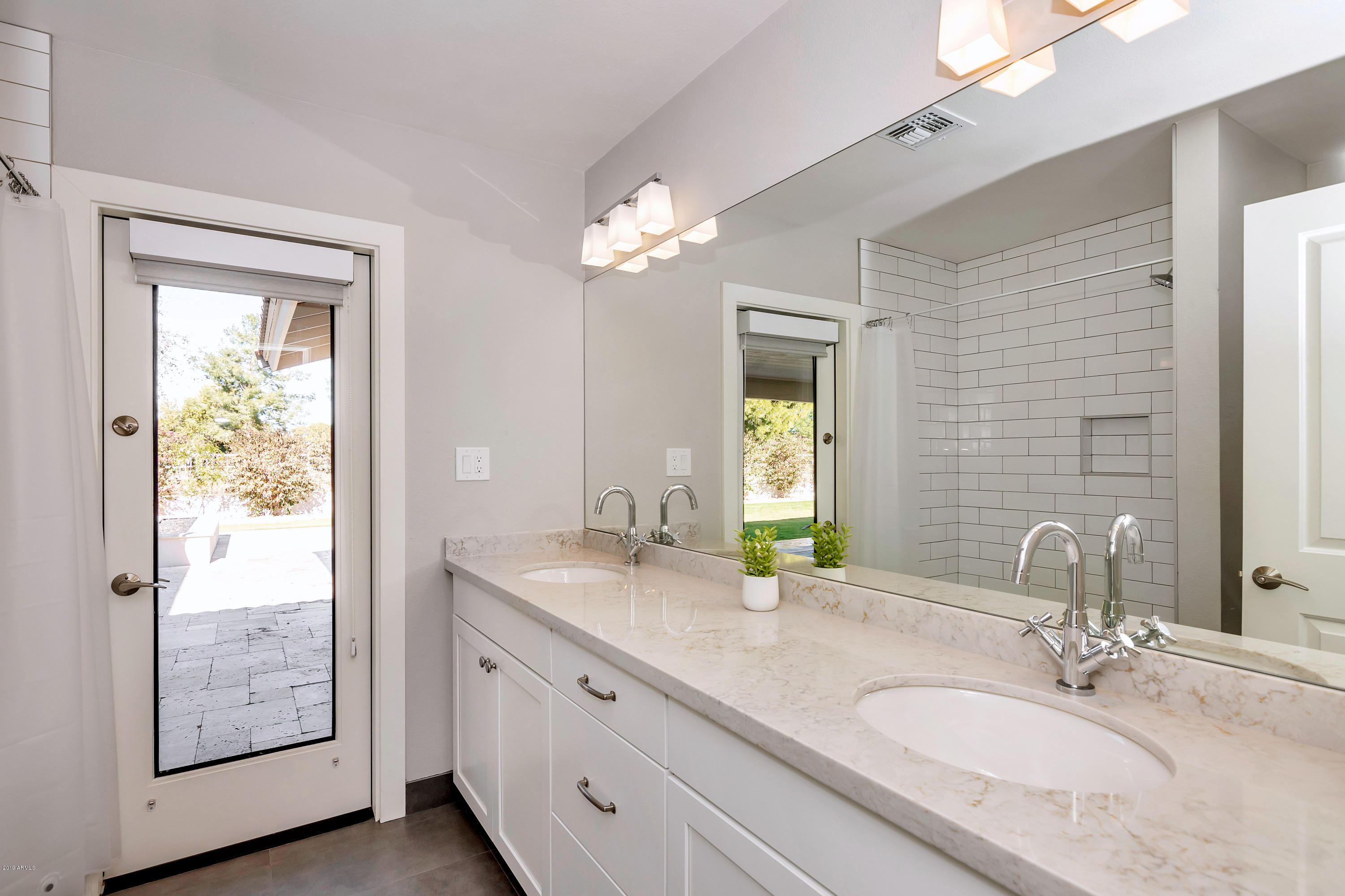 136 West Southern Hills Road Phoenix, AZ 85023 - Photo 18 of 39 Hall Bathroom