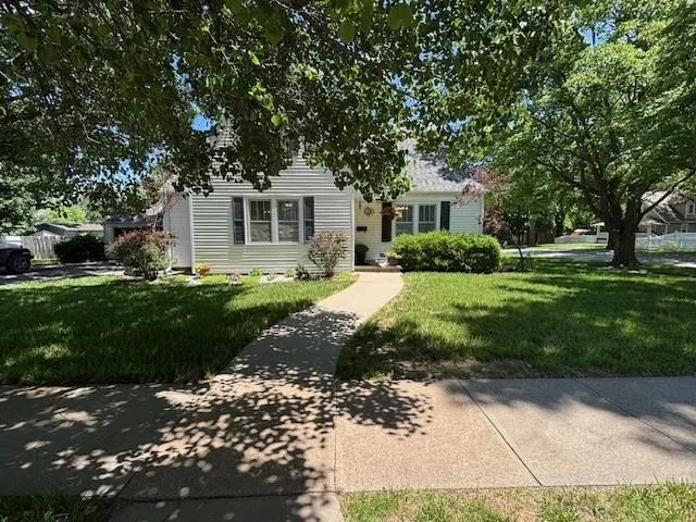 $279,500 | 217 South 5th Street, Burlington, KS 66839
