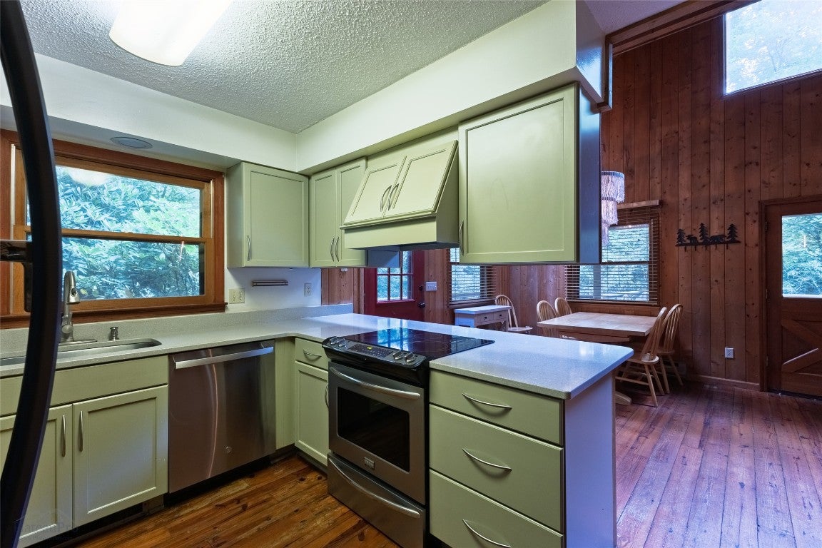 276 Dominion Road Cashiers, NC 28717 - Photo 10 of 16 Kitchen