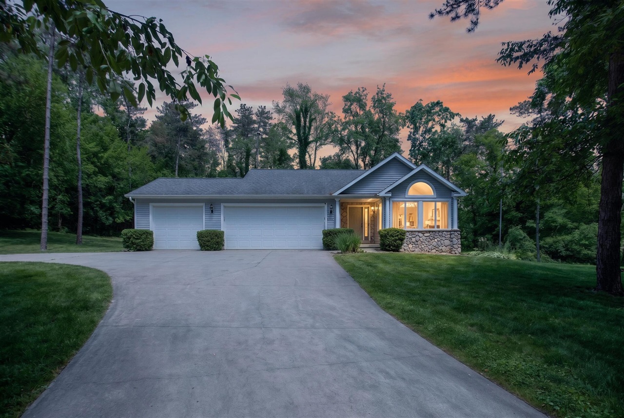 7655 Riverside Road Brooklyn, MI 49230 - Photo 1 of 55
