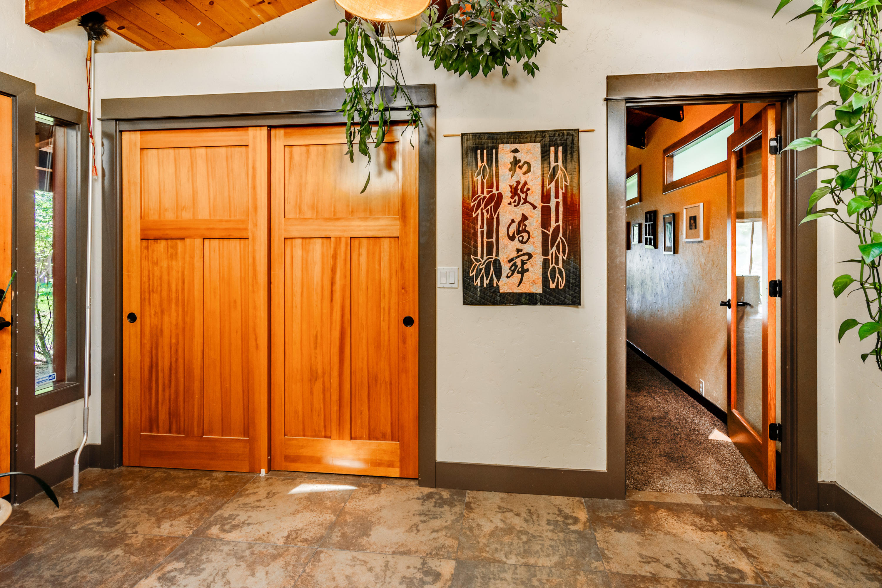 19238 Baker Road Bend, OR 97702 - Photo 17 of 64 Spacious Entryway with Coat Closet
