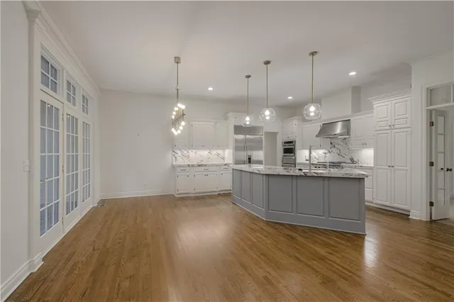 $849,900 | 4217 West 114th Street, Leawood, KS 66211