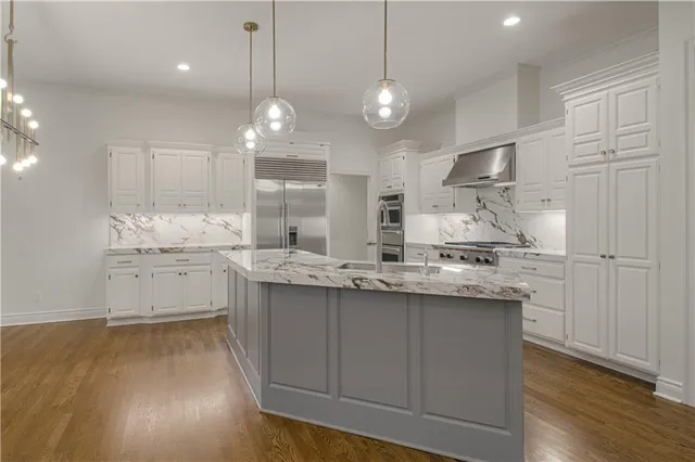 $849,900 | 4217 West 114th Street, Leawood, KS 66211