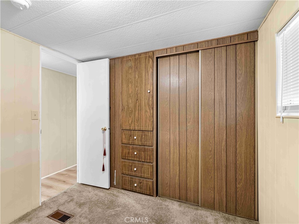 11414 Serra Road, Unit 46 Apple Valley, CA 92308 - Photo 12 of 22 a view of an empty room and window