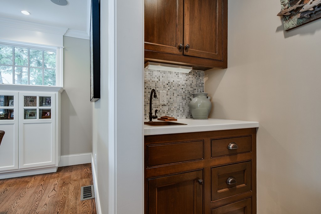 51 Yorkshire Road Dover, MA 02030 - Photo 10 of 30 Gallery Image 10