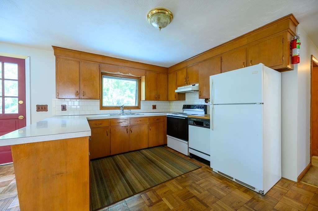 3 Stephen Drive Webster, MA 01570 - Photo 8 of 16