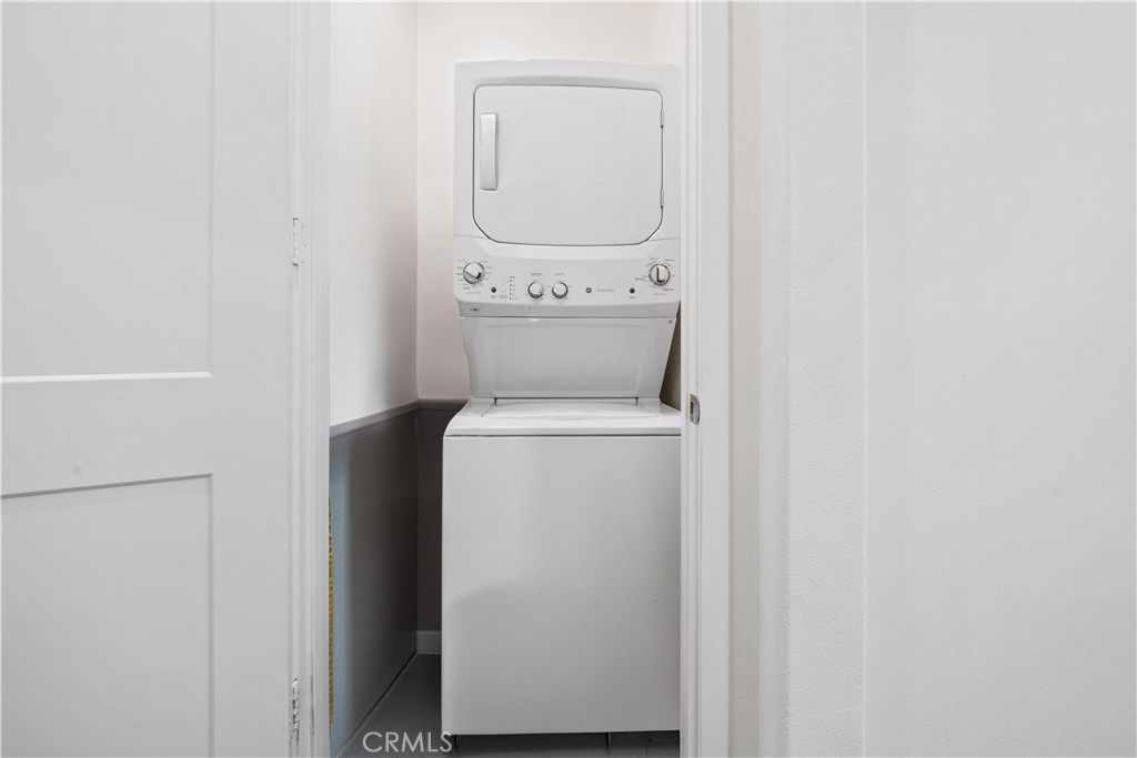 822 Mandarin Way Upland, CA 91786 - Photo 18 of 32 Upstairs laundry