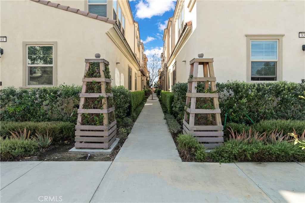 822 Mandarin Way Upland, CA 91786 - Photo 4 of 32