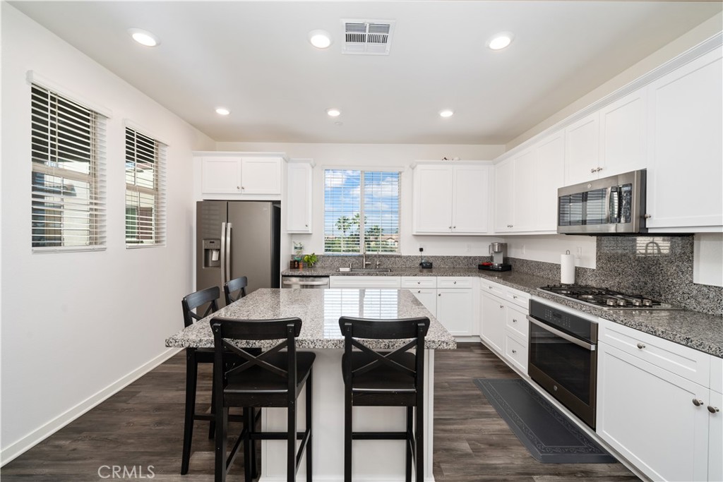 822 Mandarin Way Upland, CA 91786 - Photo 9 of 32 Open Kitchen