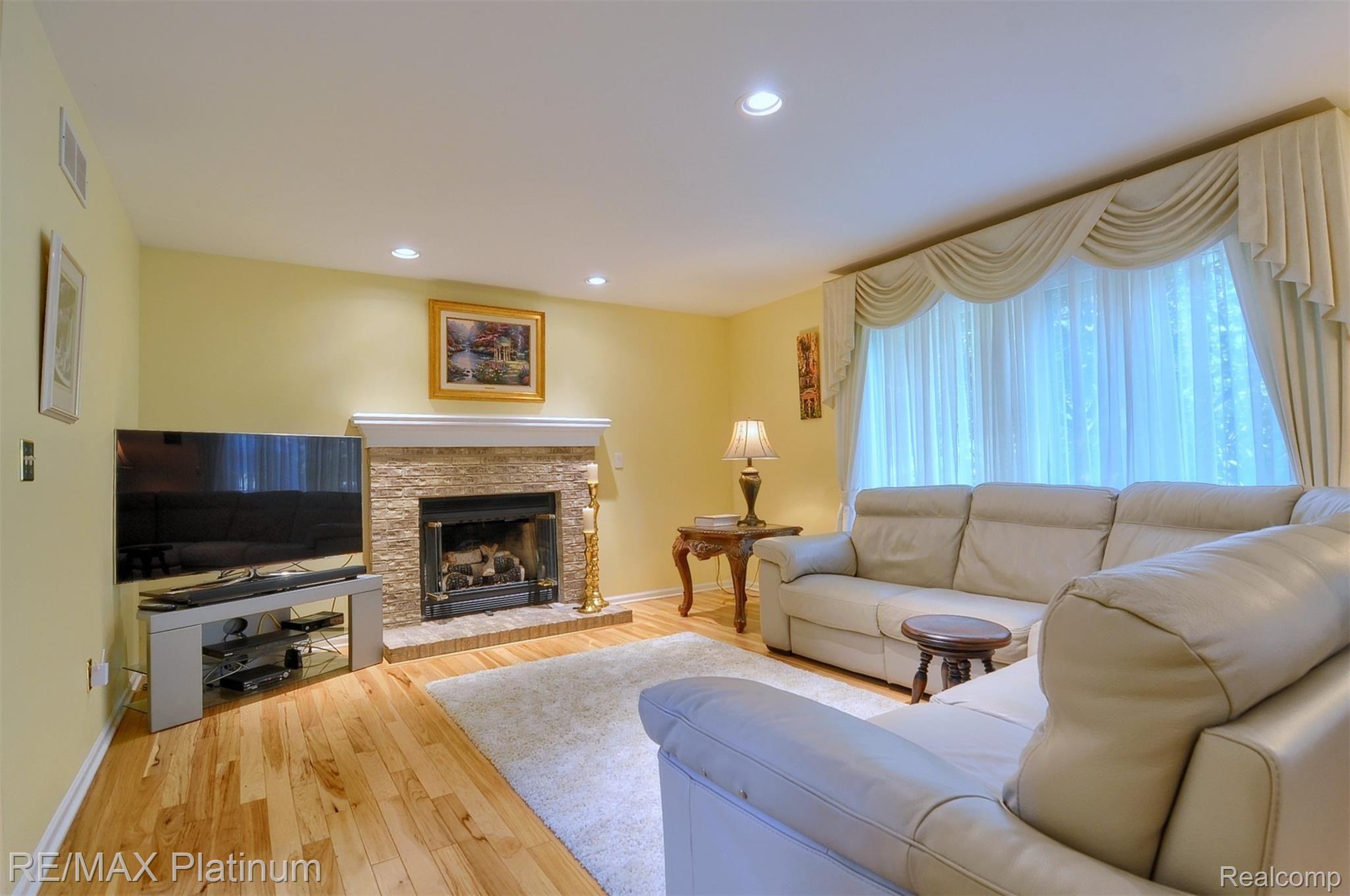 4799 East Clyde Road Howell, MI 48855 - Photo 7 of 38 7-Great Room.jpg
