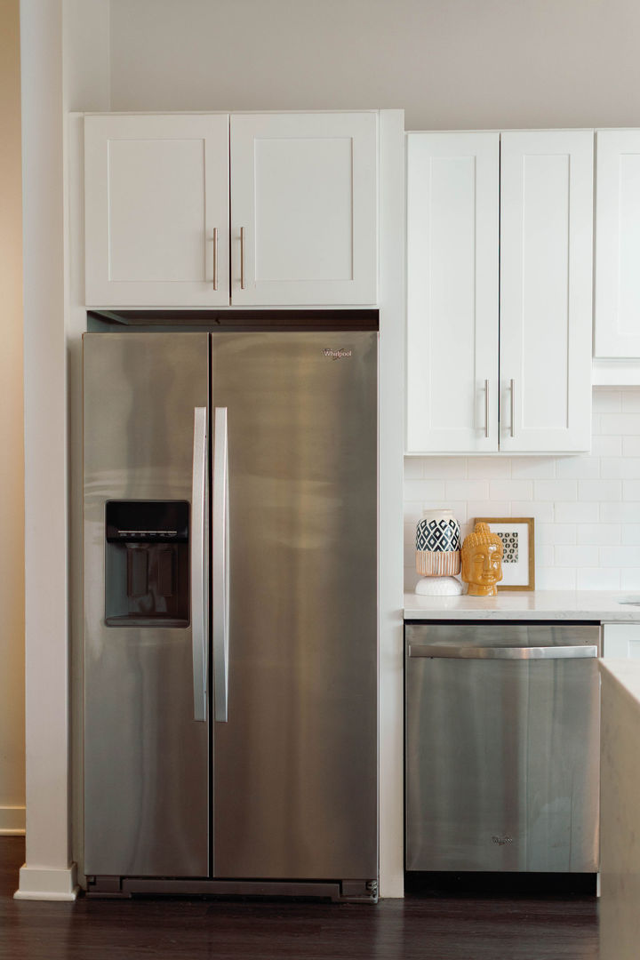 50 East 16th Street, Unit 402 Chicago, IL 60616 - Photo 14 of 33 a kitchen with metallic refrigerator freezer and a dishwasher