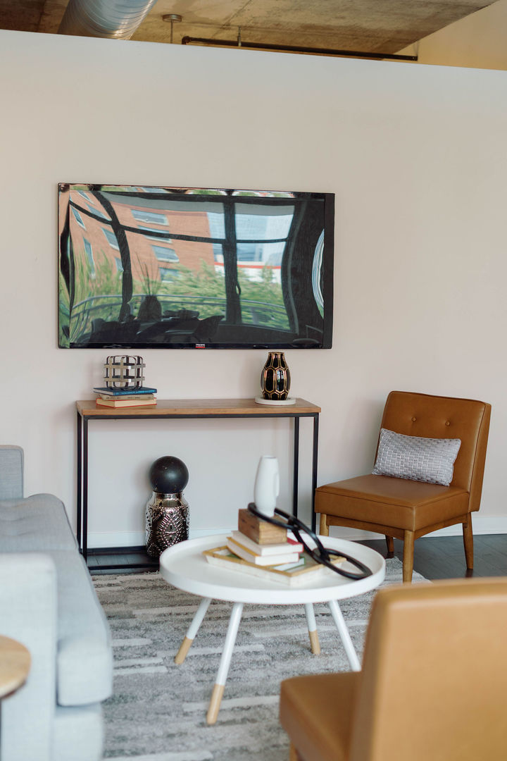 50 East 16th Street, Unit 402 Chicago, IL 60616 - Photo 26 of 33 a living room with furniture