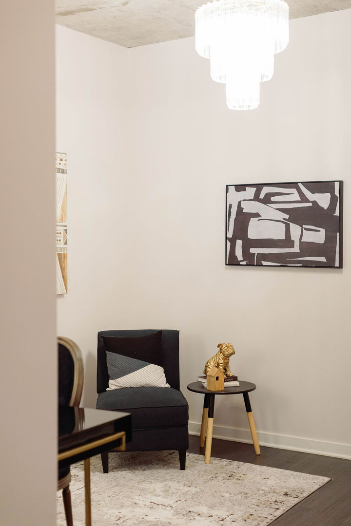50 East 16th Street, Unit 402 Chicago, IL 60616 - Photo 4 of 33 a living room with furniture and wooden floor