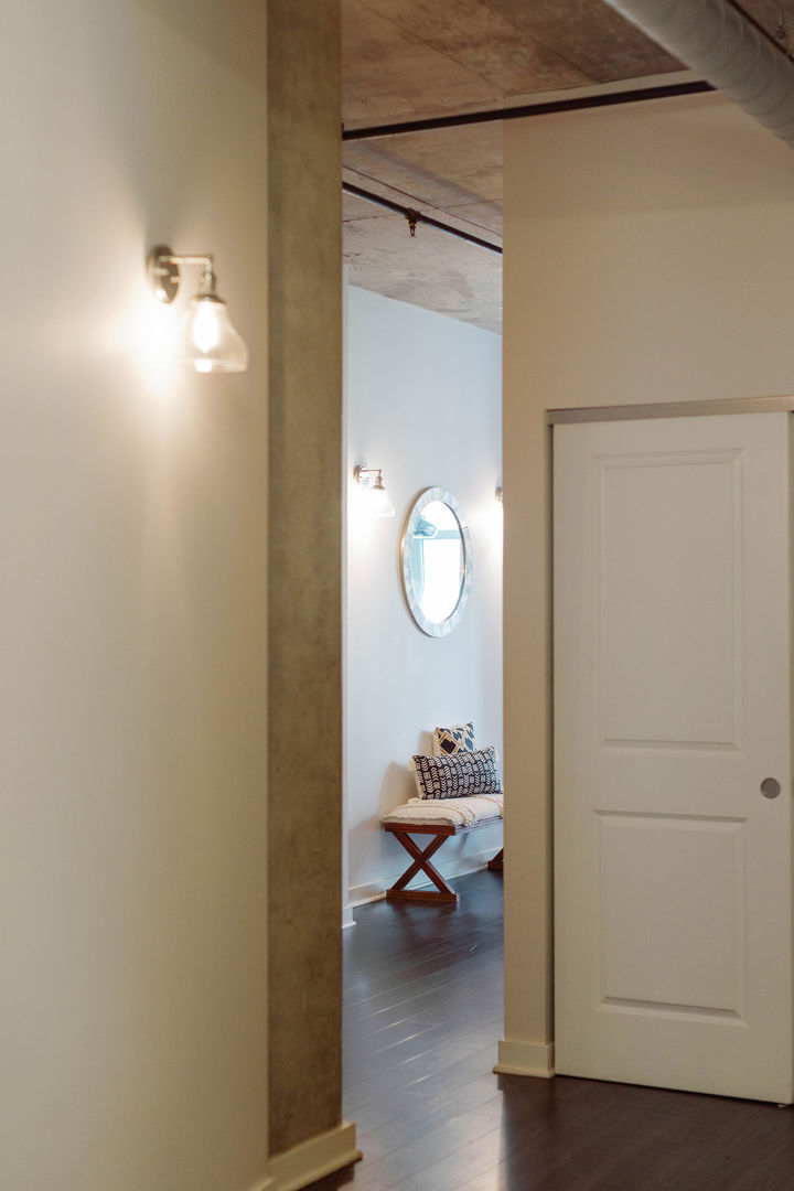 50 East 16th Street, Unit 402 Chicago, IL 60616 - Photo 7 of 33 a living room with furniture and a mirror