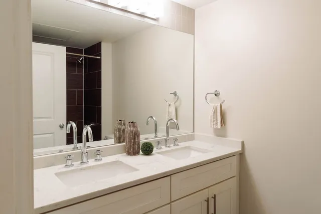 $265,000 | 50 East 16th Street, Unit 402, Chicago, IL 60616