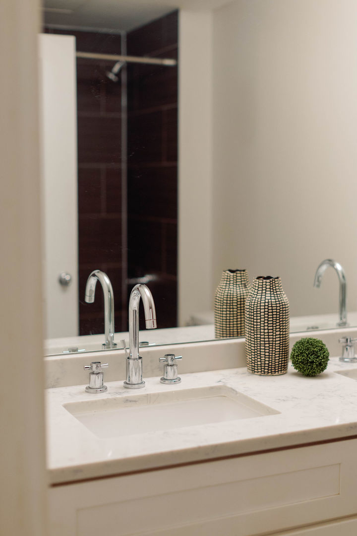 50 East 16th Street, Unit 402 Chicago, IL 60616 - Photo 9 of 33 a bathroom with a sink and a mirror