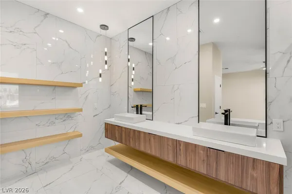 $1,047,500 | 2104 Inverness Drive, Henderson, NV 89074