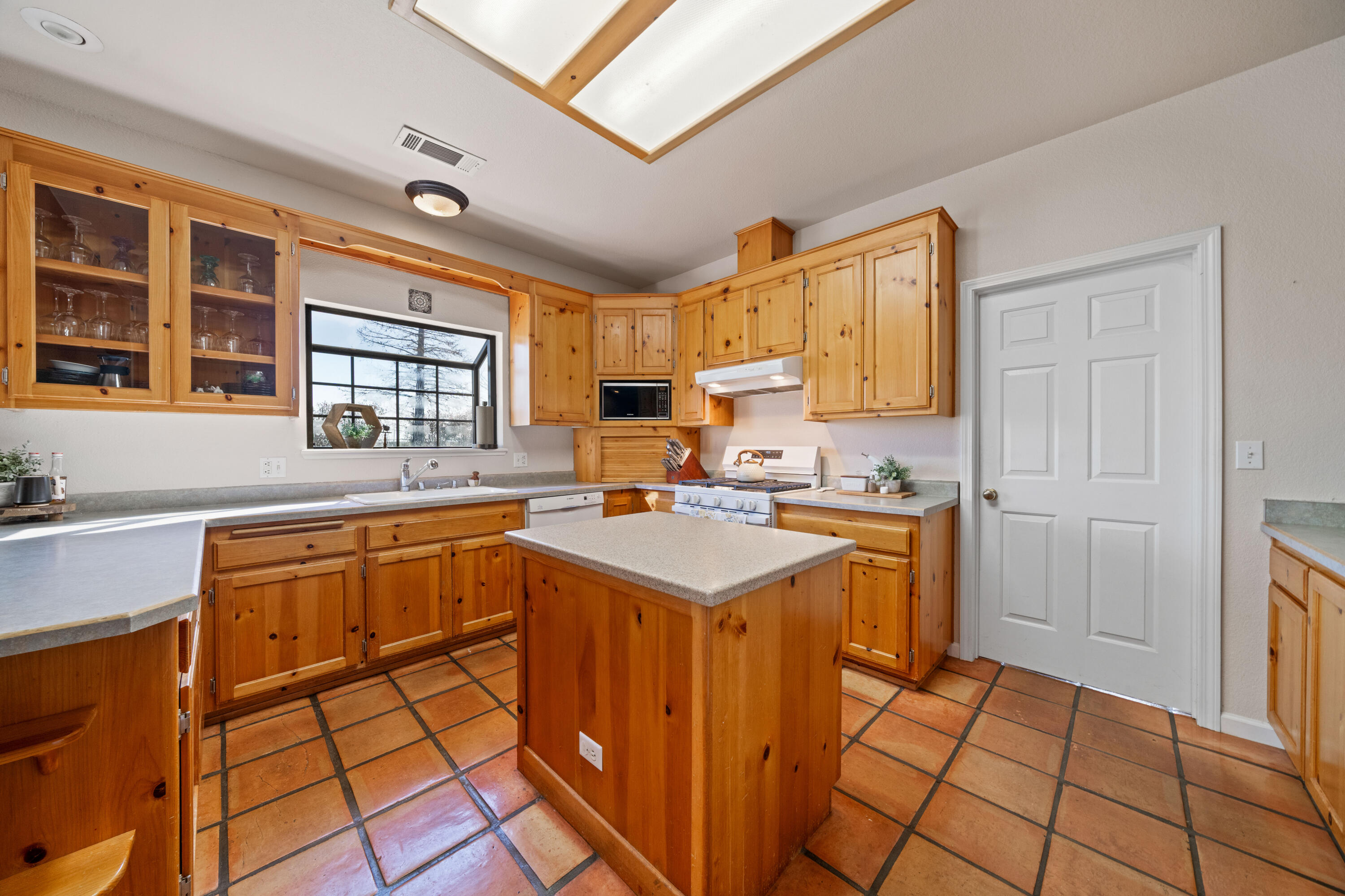 19845 Meadowview Road Red Bluff, CA 96080 - Photo 14 of 40 IMG-13