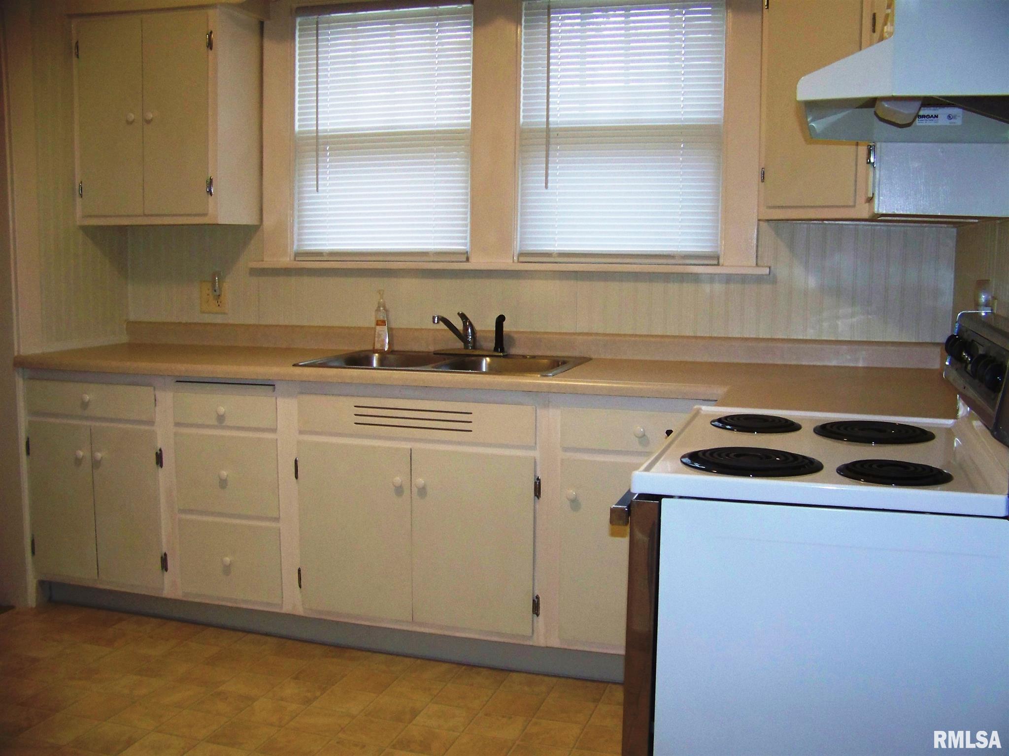 1460 North 6th Street Springfield, IL 62702 - Photo 6 of 15