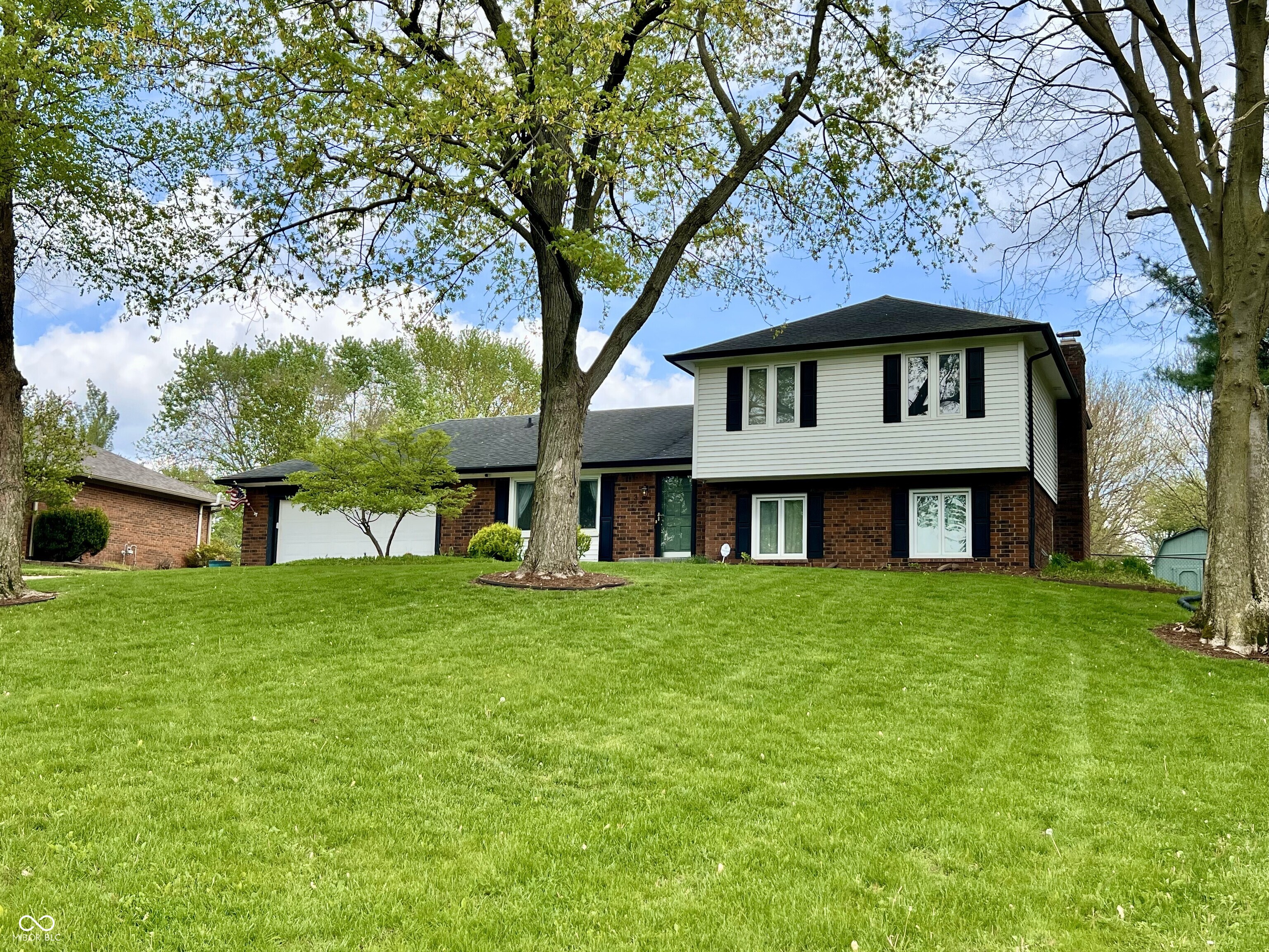 337 Leaning Tree Road Greenwood, IN 46142 - Photo 4 of 45 Gallery Image 4