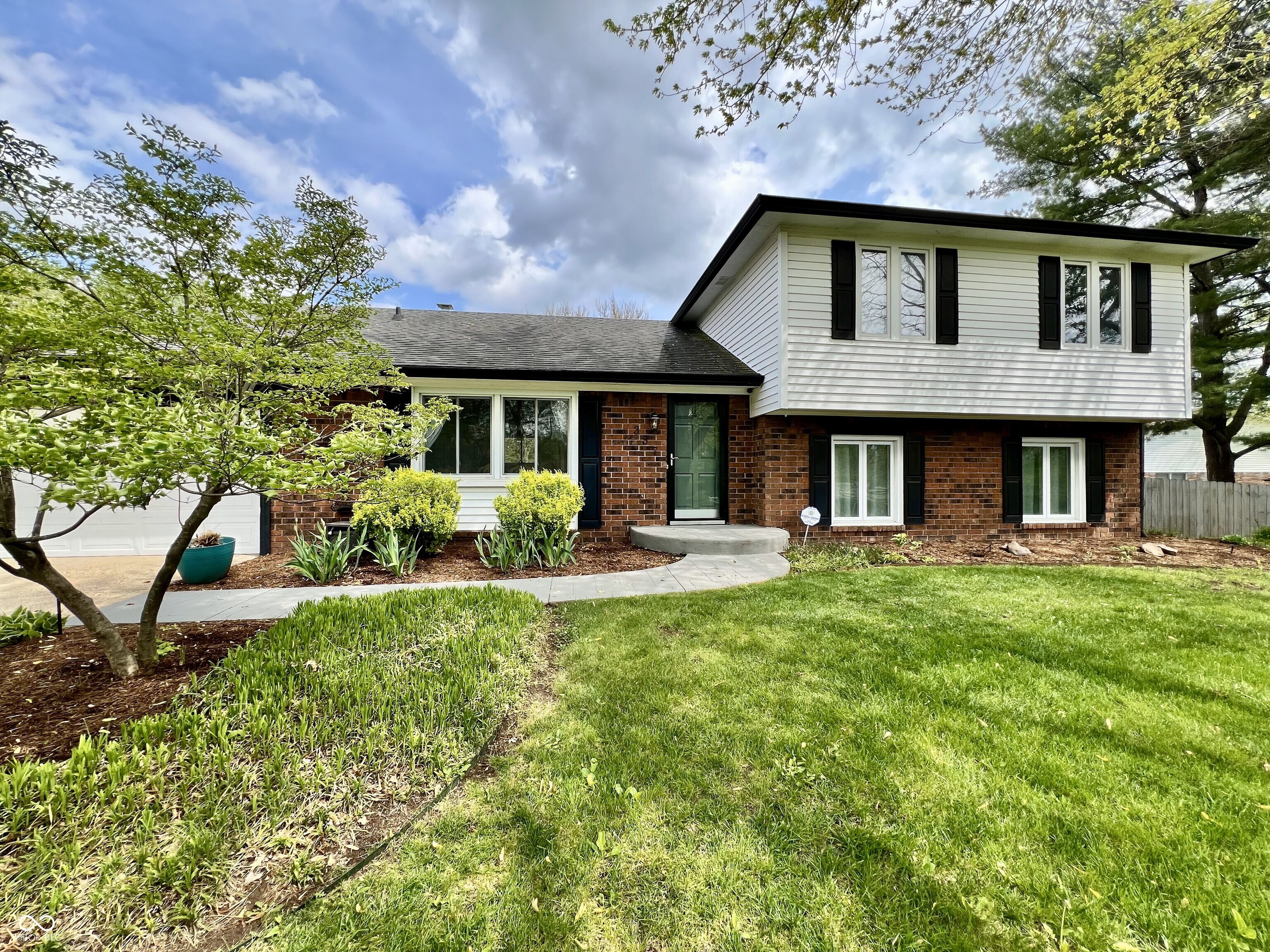 337 Leaning Tree Road Greenwood, IN 46142 - Photo 6 of 45 Gallery Image 6