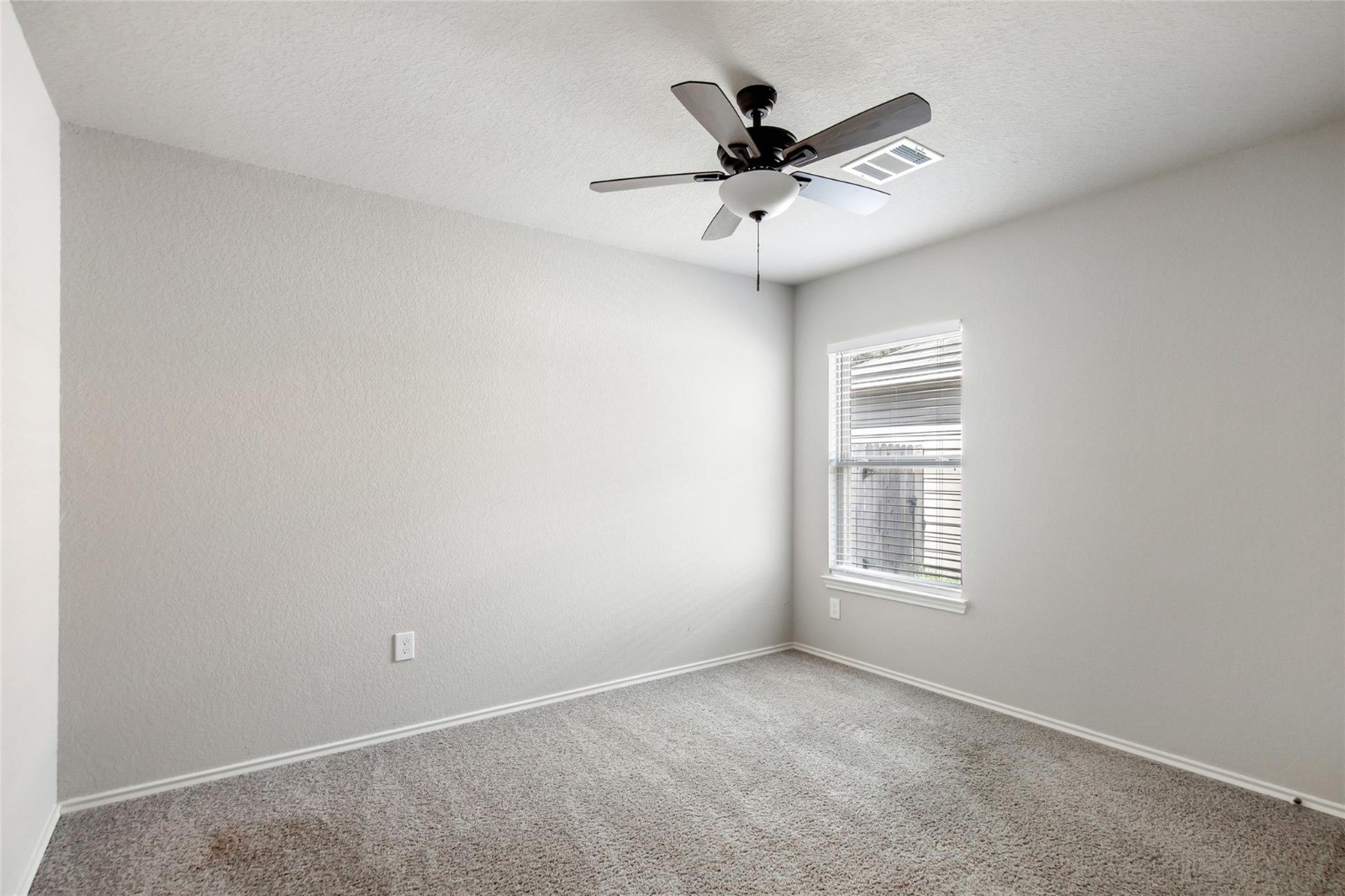 10031 Spring Creek Road Cleveland, TX 77327 - Photo 12 of 28