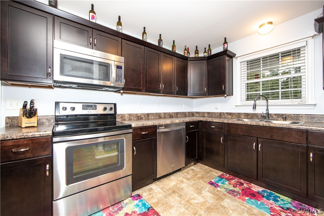 4017 Quinton Road Quinton, VA 23141 - Photo 8 of 22 Gallery Image 8