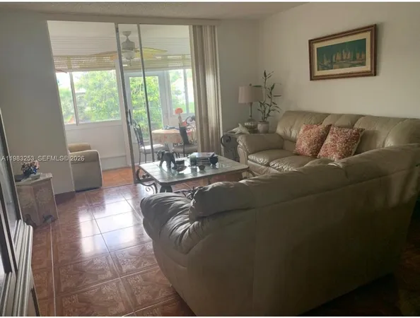 $1,750 | 8305 Sunrise Lakes Boulevard, Unit 103, Sunrise, FL 33322