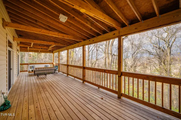 $799,900 | 113 Ridgecrest Drive, Elizabethton, TN 37643