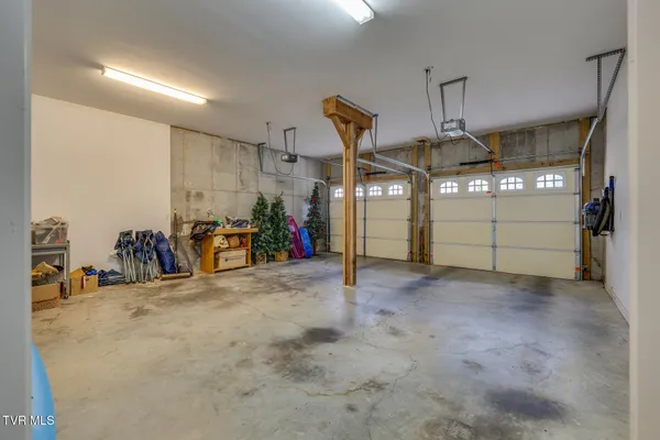 $799,900 | 113 Ridgecrest Drive, Elizabethton, TN 37643