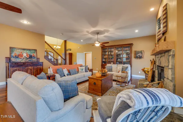 $799,900 | 113 Ridgecrest Drive, Elizabethton, TN 37643