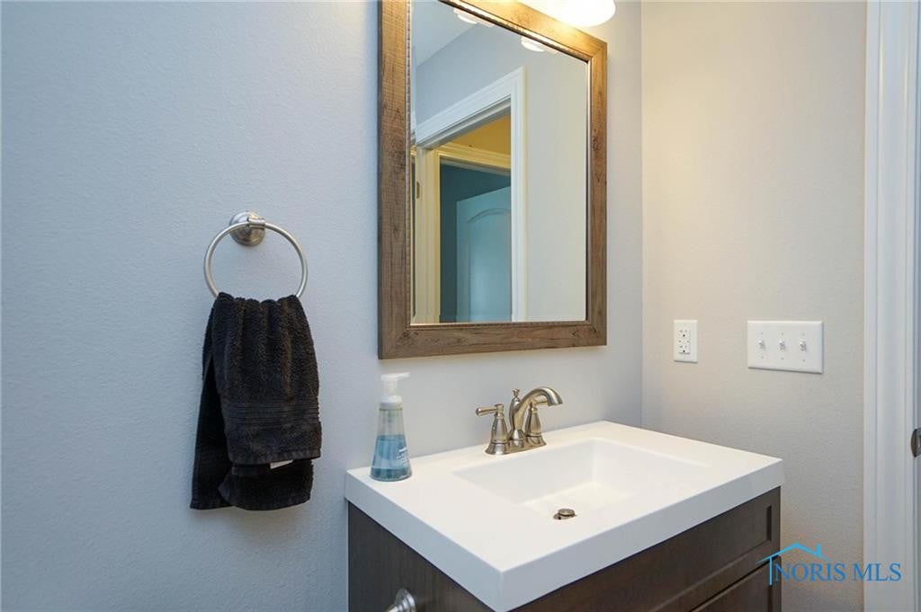 202 Fairchild Road Oregon, OH 43616 - Photo 25 of 38 Gallery Image 25