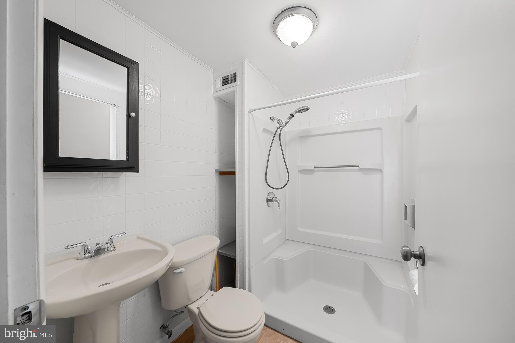 108 Poplar Road Fleetwood, PA 19522 - Photo 24 of 46 Full Bath Hallway