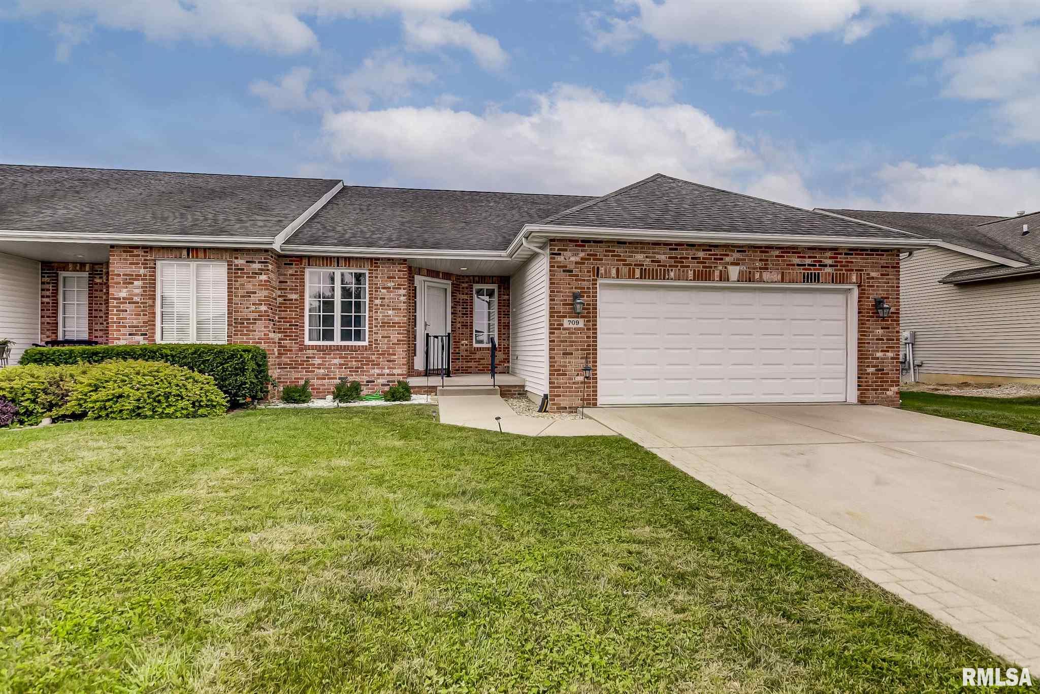 709 Heathrow Lane Rochester, IL 62563 - Photo 1 of 28