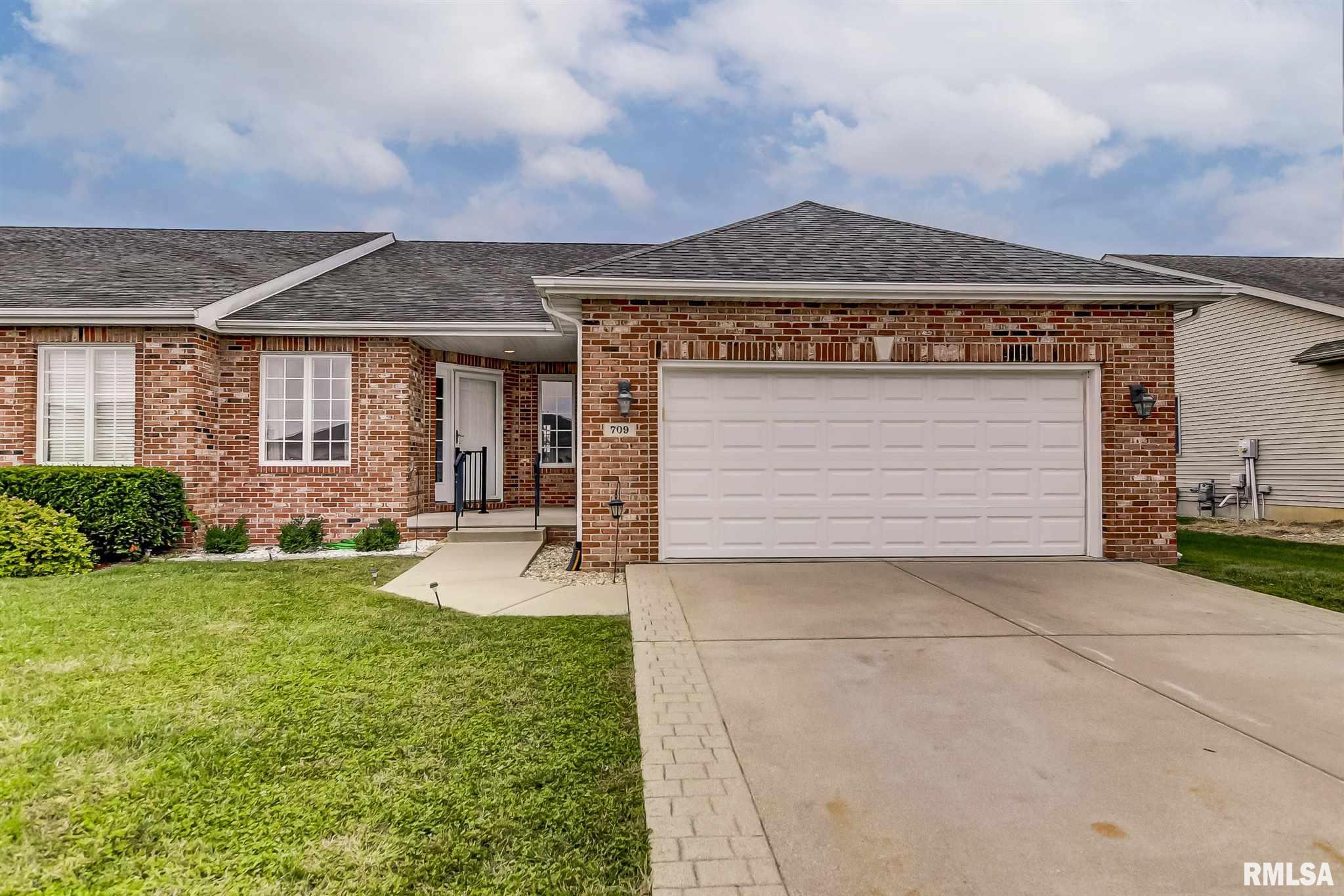 709 Heathrow Lane Rochester, IL 62563 - Photo 2 of 28