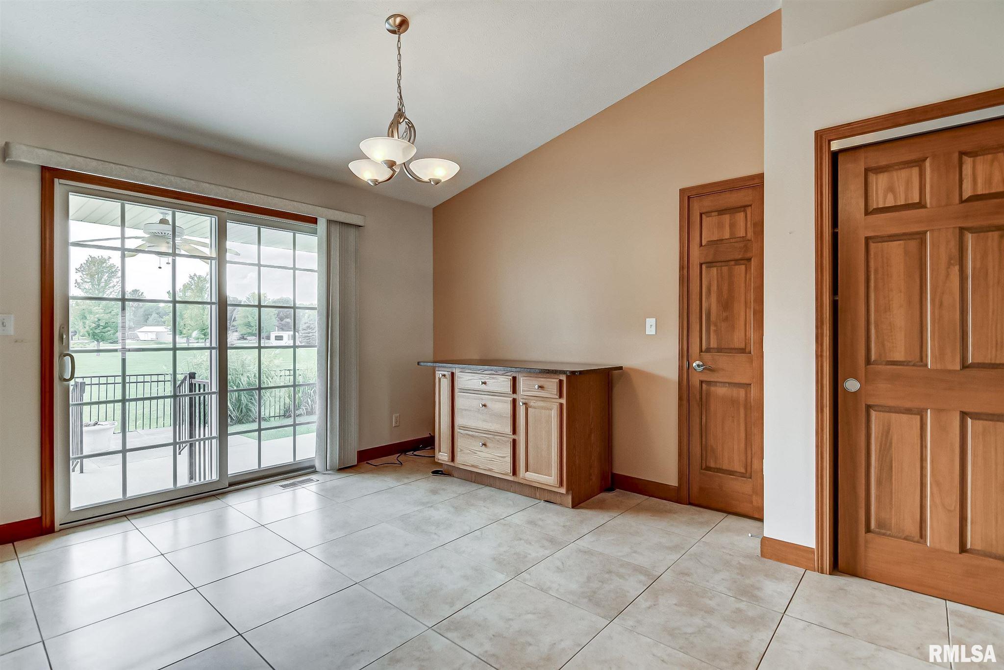 709 Heathrow Lane Rochester, IL 62563 - Photo 13 of 28