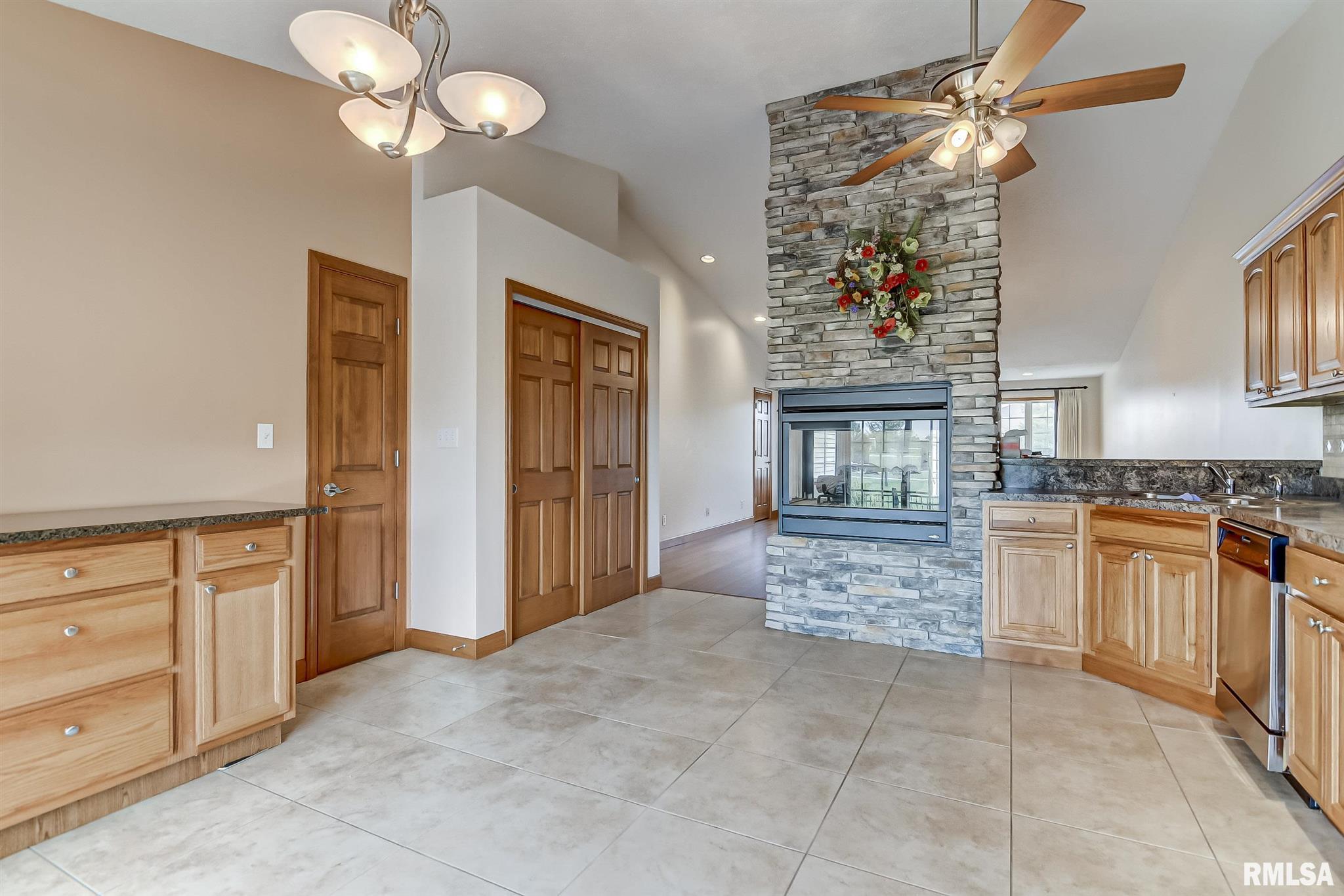 709 Heathrow Lane Rochester, IL 62563 - Photo 14 of 28