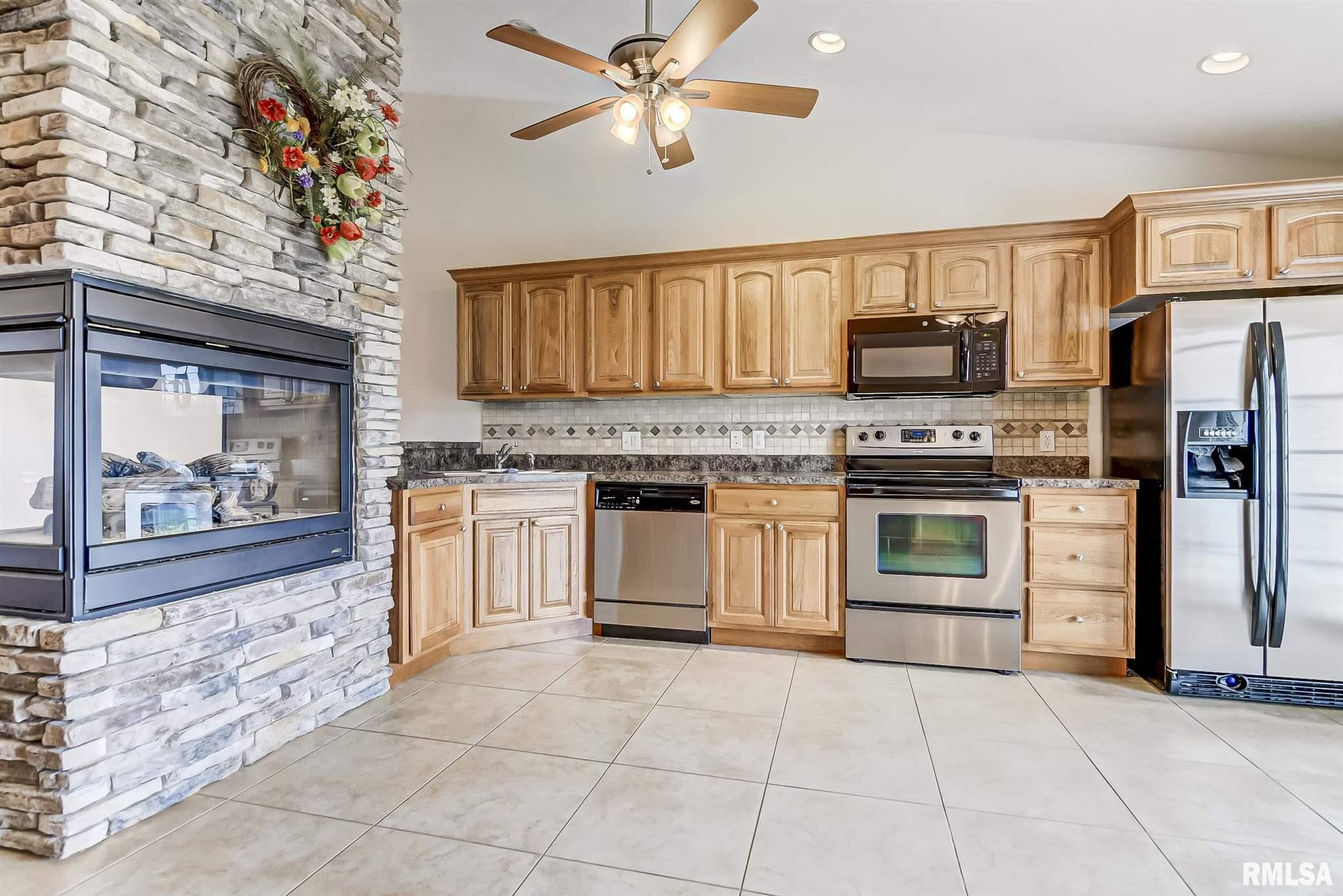 709 Heathrow Lane Rochester, IL 62563 - Photo 17 of 28