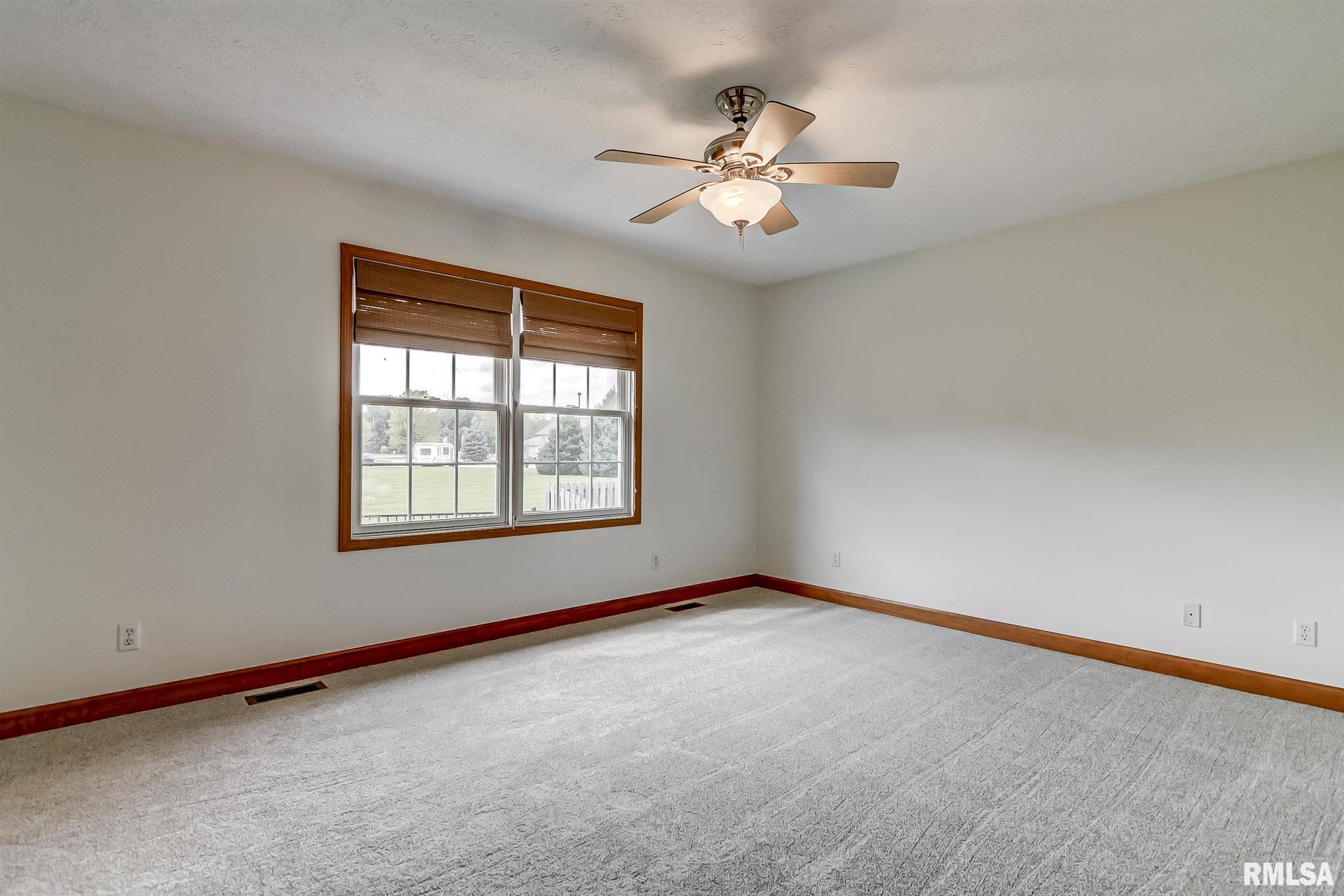 709 Heathrow Lane Rochester, IL 62563 - Photo 20 of 28