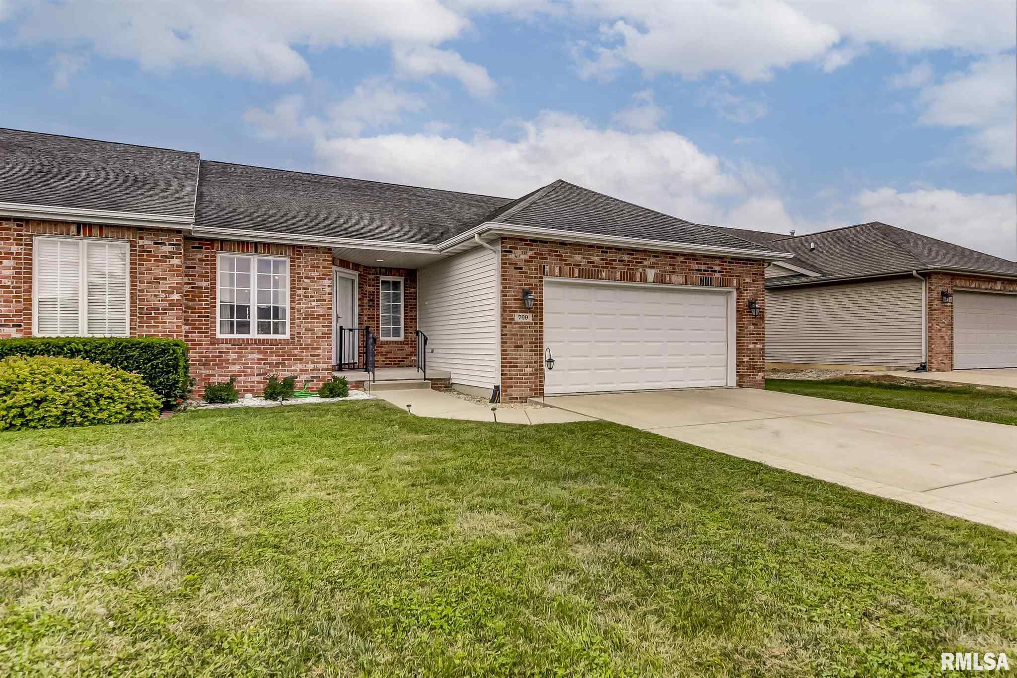 709 Heathrow Lane Rochester, IL 62563 - Photo 3 of 28
